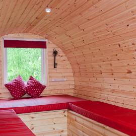 BCC Lochness Hostel pods، فندق في Bearnock