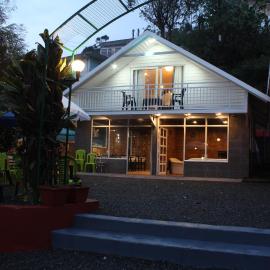 GOLDEN GREEN RESORT WITH Pool, hotel in Munnar