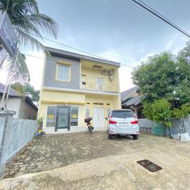 Homestay RN near Taman Bambu Runcing Polewali Mitra RedDoorz, hotel in Matakali