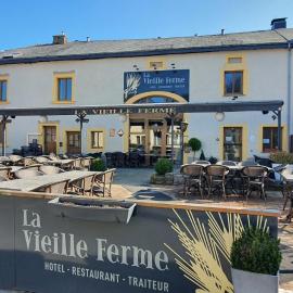 La Vieille Ferme Chassepierre、Chassepierreのホテル
