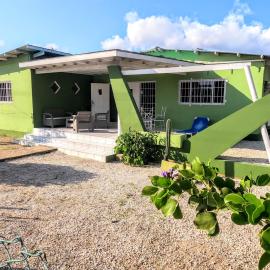 Traditional Aruban Home close to Surfside Beach, hotel en Oranjestad