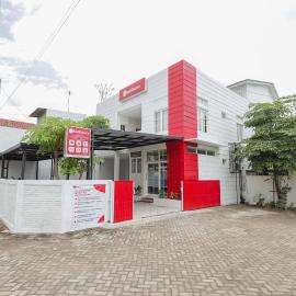 Viesnīca RedDoorz Syariah near GOR Bung Karno Nganjuk pilsētā Nganjuk