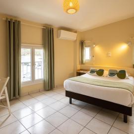 L'Aptois Hôtel - Centre Ville - Local Vélos, hotell i Apt