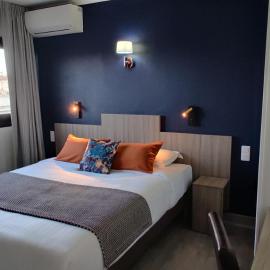 Logis Hôtel Les Bleuets, хотел в Роаян