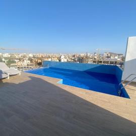 Magnifique Appartement avec PISCINE sur le toit, 3 Chambres, 4 Salles de Bain, Gym, Terrasse, Cuisine locale & nettoyage quotidien LUXURY & COMFORT in ALMADIES โรงแรมในดาการ์