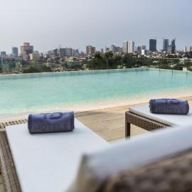 Hotel Alvalade, hótel í Luanda