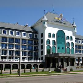 Shiny River Hotel، فندق في أوست - كامينوغورسك