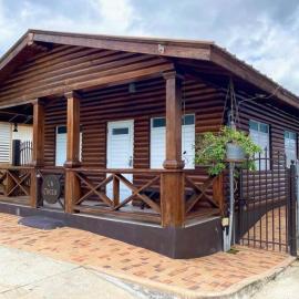La Choza Beach Cabin Walk to the Beach Sleeps 6 In the heart of Poblado Boqueron, khách sạn ở Cabo Rojo