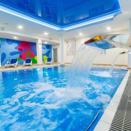 Hotel New Skanpol, hotelli kohteessa Kołobrzeg