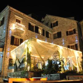 Hotel Villa Duomo, hotell i Kotor