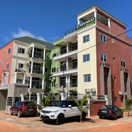 Janneya Apartments Dalaba Estate, hotel in Sukuta