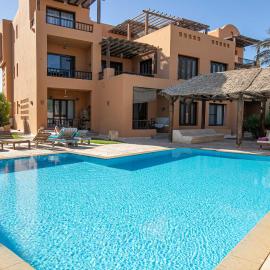 Stylish 2BR Condo in El Gouna I Pool & Beach Access, hotel em El Gouna