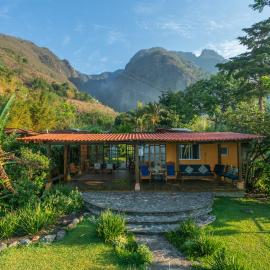 Lake Front Retreat at Los Elementos, hotel di Santa Cruz La Laguna