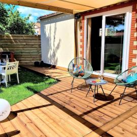 Copacabana TINY HOUSE studio terrasse jardin, hotel u gradu Saint-Aignan-Grand-Lieu