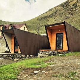Tiny House Kazbegi – hotel w mieście Stepancminda