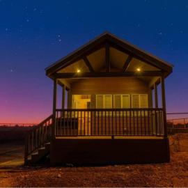 081 Tiny Home nr Grand Canyon South Rim Sleeps 8, hotel in Valle