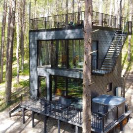 Viesnīca Premium Forest Bungalow with HOT TUB pilsētā Ažuluokesa