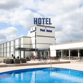 Globales Post Hotel & Wellness، فندق في هيرستال