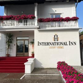 International Inn, viešbutis mieste Paračinas