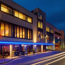 Sheraton Athlone Hotel، فندق في آثلون