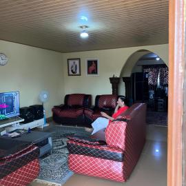 Yogi Guesthouse Most Affordable, Decent and Nearest accommodation near Airport with Wifi and hot showers, hotel a Freetown