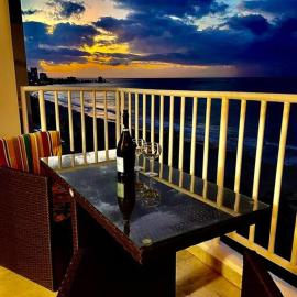 San Juan में, होटल Beach Front Condo in Isla Verde!