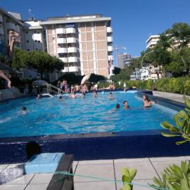 Hotel AMALFI & Restaurant Karaoke Bar, hotel em Lido di Jesolo