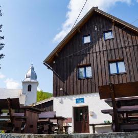 Planinarski dom ''Bijele stijene'' Mountain lodge โรงแรมในTuk Vojni