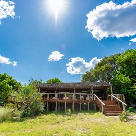 Semowi Lodge, hotel sa Mirapene