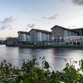 Ballina Manor Hotel, хотел в Балина