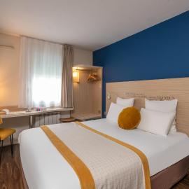 Kyriad Lyon Est - Bron Eurexpo Le Cottage, hotel di Bron