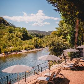 Rives d'Arc, hotel Vallon-Pont-dʼArcban