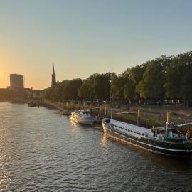 Küstenmotorschiff Aventura, hotelli Bremenissä