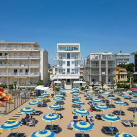 Hotel Boston 3 Stelle Superior Frontemare, hotel in Lido di Jesolo