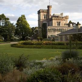 Larnach Lodge & Stable Stay, hotel in Dunedin