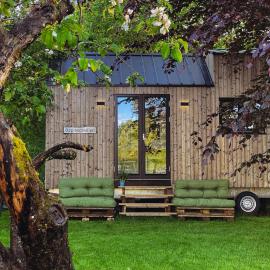 Tiny house - idyllic accommodation, hotel Grimstadban