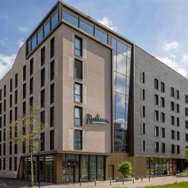 Viesnīca Radisson Hotel & Suites Zurich pilsētā Opfikon