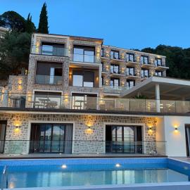 Agape Rose, hotell i Tivat