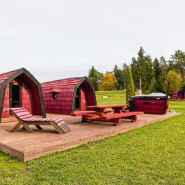 Saare Paadiküla, hotel Veskiküla városában
