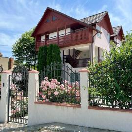 House75، فندق في كوستينيشت