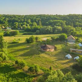 Szellős Rét Camping、Bálványosのホテル