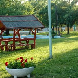 Szegedi Partfürdő Kemping és Apartman、セゲドのホテル