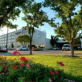 DoubleTree by Hilton Wichita Airport, hotel en Wichita