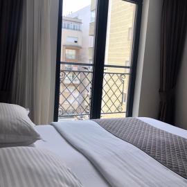 Qama Hotel, hotel din Priștina