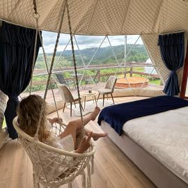 Sanctum Glamping, hotel v destinácii Jupâneşti