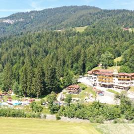 Hotel Berghof, viešbutis mieste Zelis