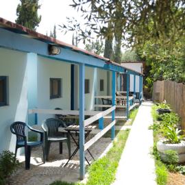Glamping Rooms at The Sea Turtle, hotelli kohteessa Dhërmi