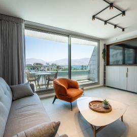 Beach Side-Kings Luxury Sea view Amazing Pool Eilat, hotel sa Eilat