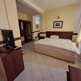 Moshi Leopard Hotel، فندق في موشي