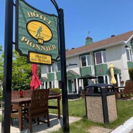 Hotel Le Pionnier, khách sạn ở Tadoussac